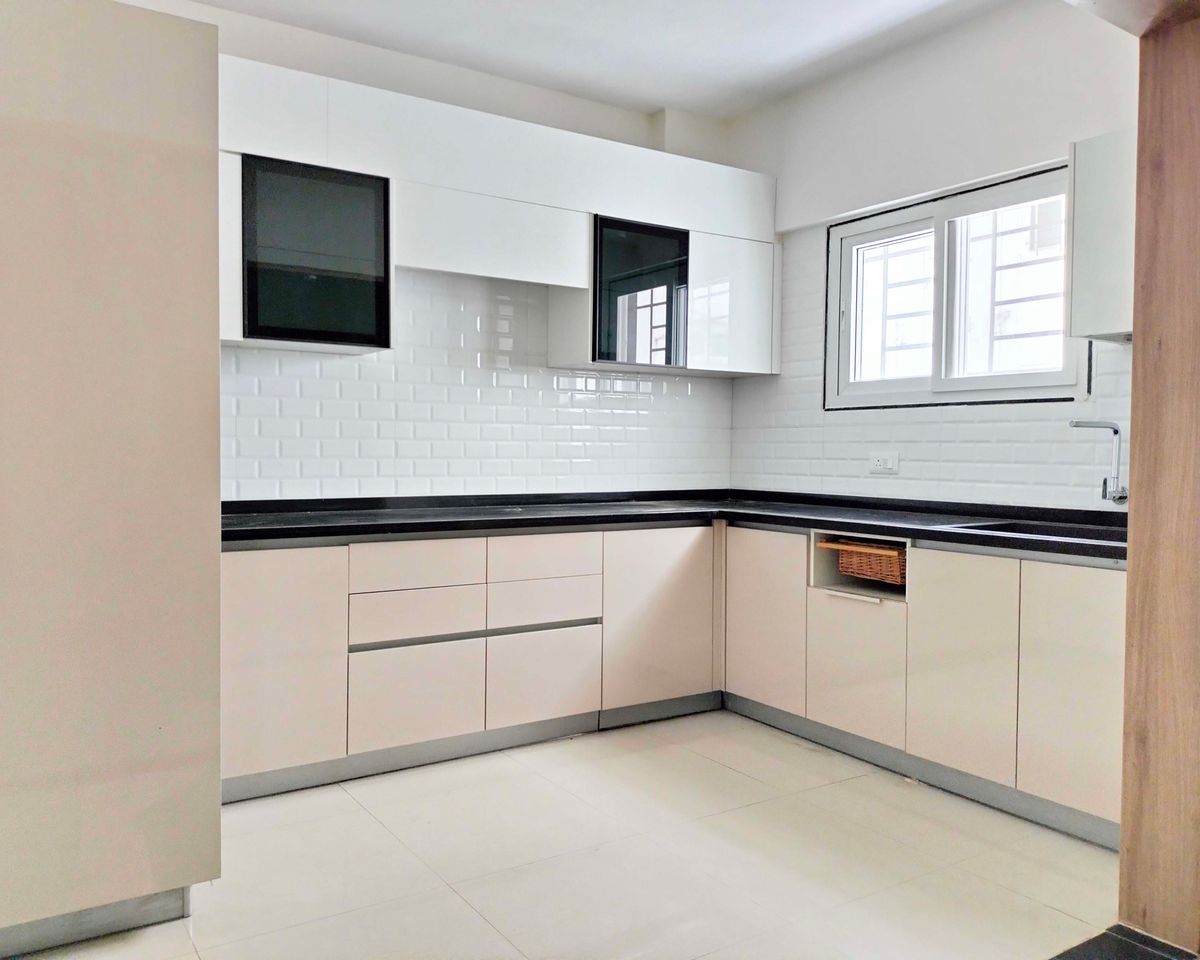 U-Shaped Modern Kitchen Design with Black Granite Countertop and Soft ...