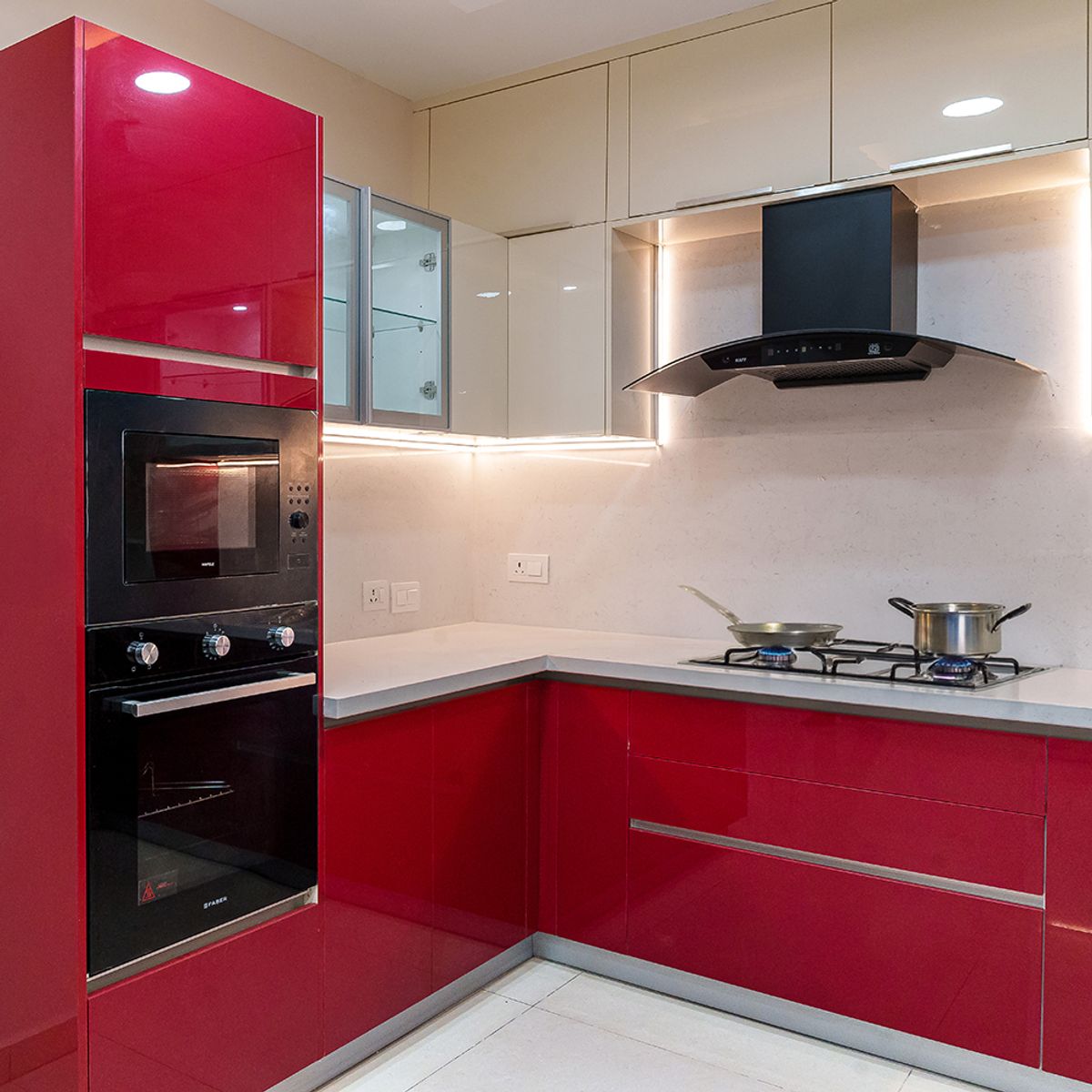L-Shaped Rustic Kitchen Design in Red and White With Gloss Finish ...