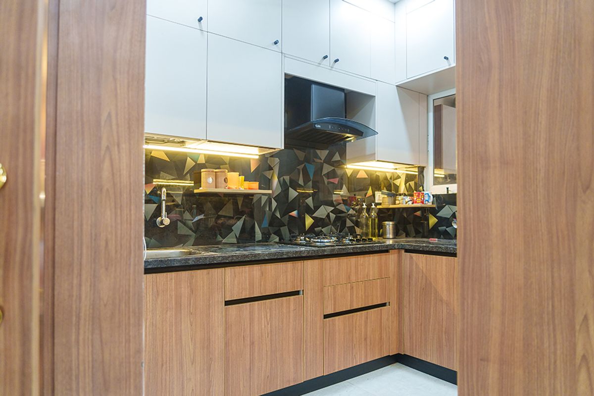 Contemporary L-Shaped Kitchen Design With Suede Finish and Granite ...