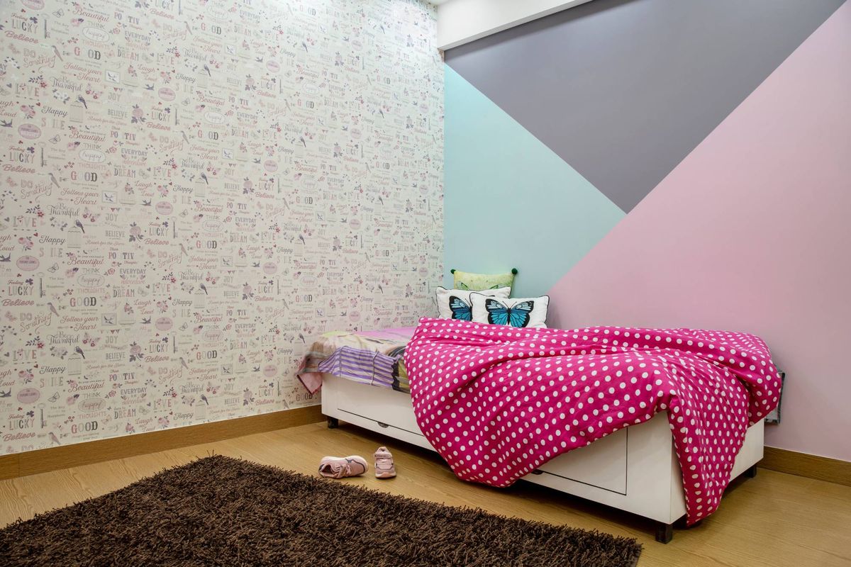 Compact Kid's Room Design With Tricolour Wallpaper | Livspace
