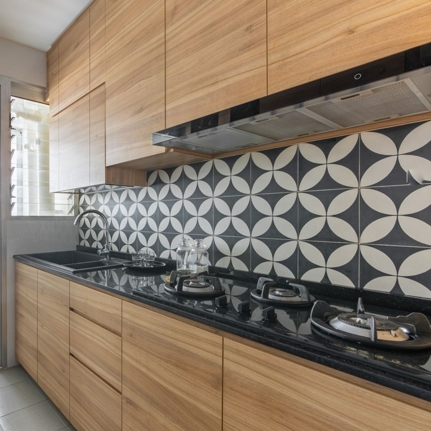 Contemporary Black And White Patterned Kitchen Tiles Design