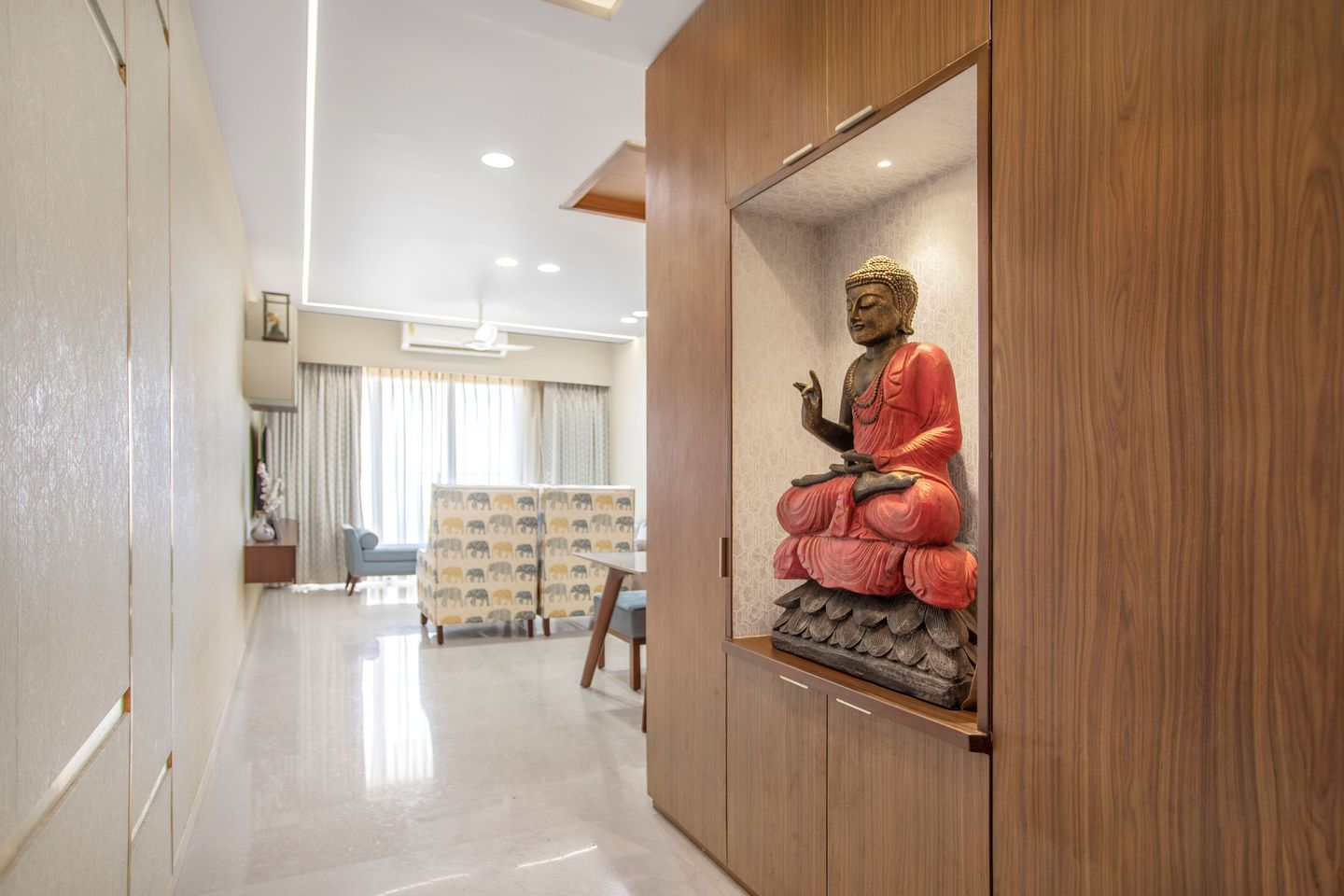 Foyer Design With Colourful Statue | Livspace