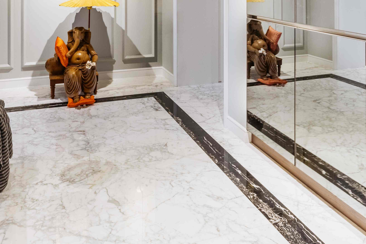 Glossy White And Black Border Marble Tiles Design Livspace