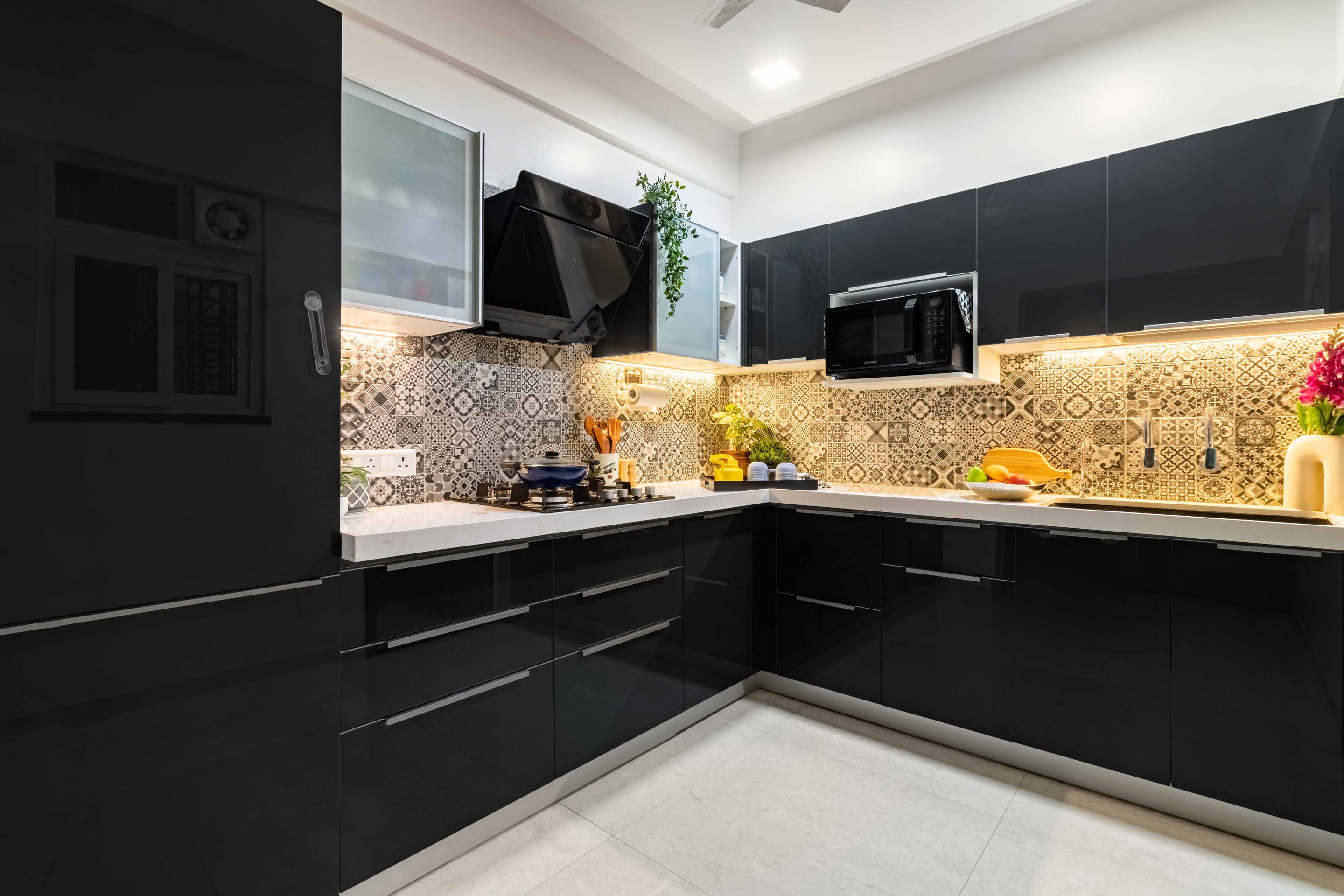 Contemporary L-Shape Kitchen Design with Black Cabinets - 10x7 Ft ...