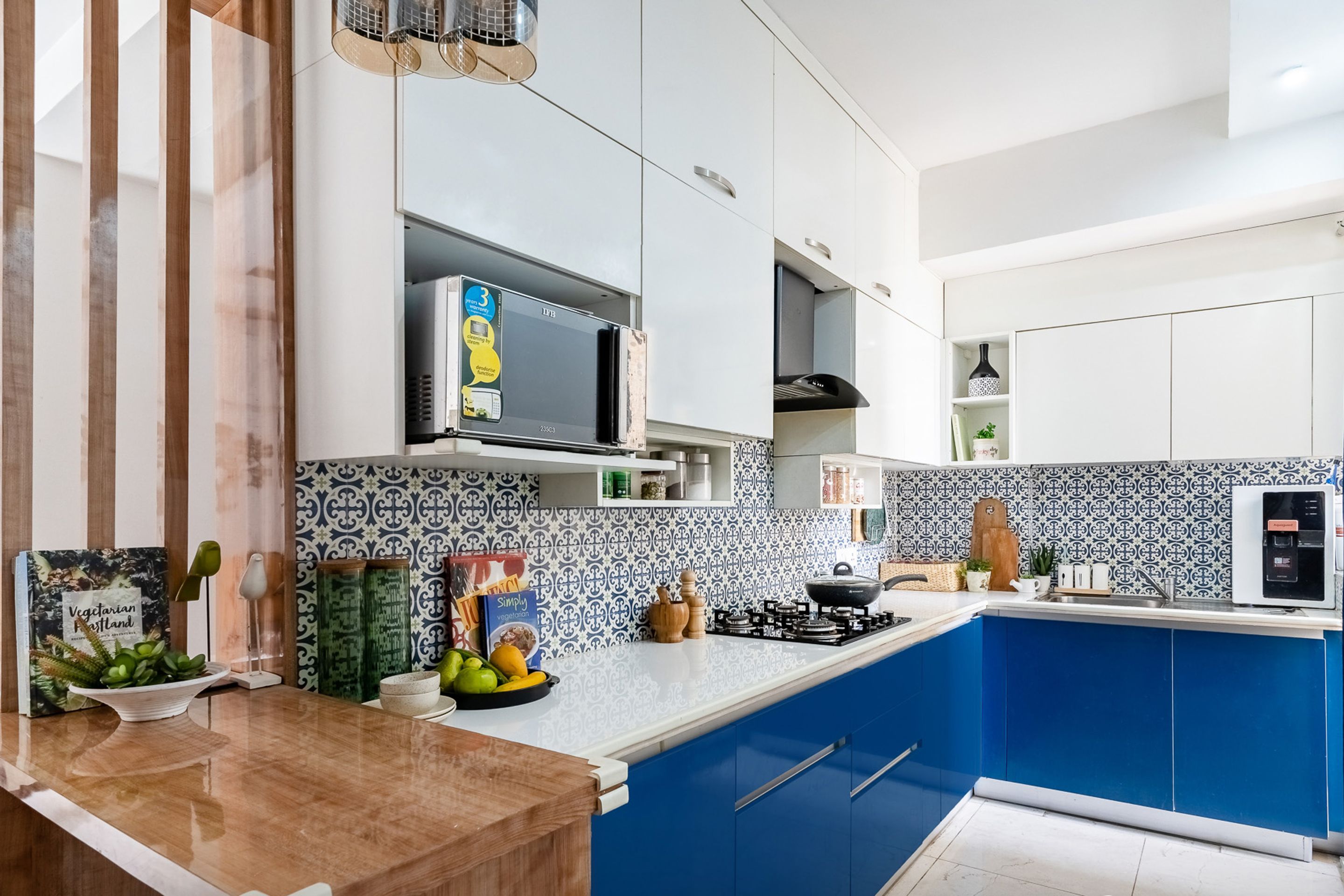Modern U-Shaped Kitchen Design with Kingfisher Blue and Frosty White ...