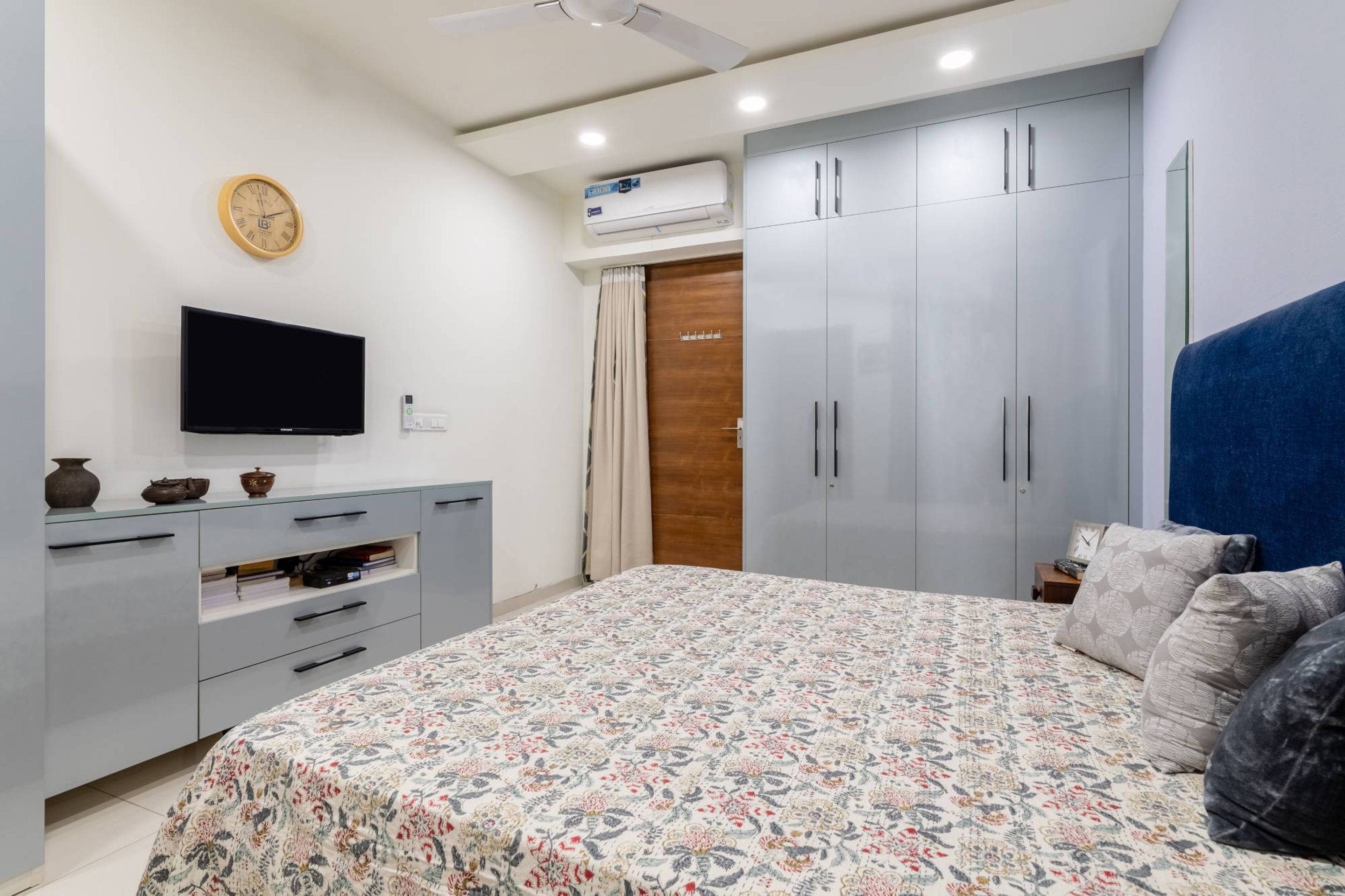 Master Bedroom Design With A King Size Bed And Wooden Side Tables ...
