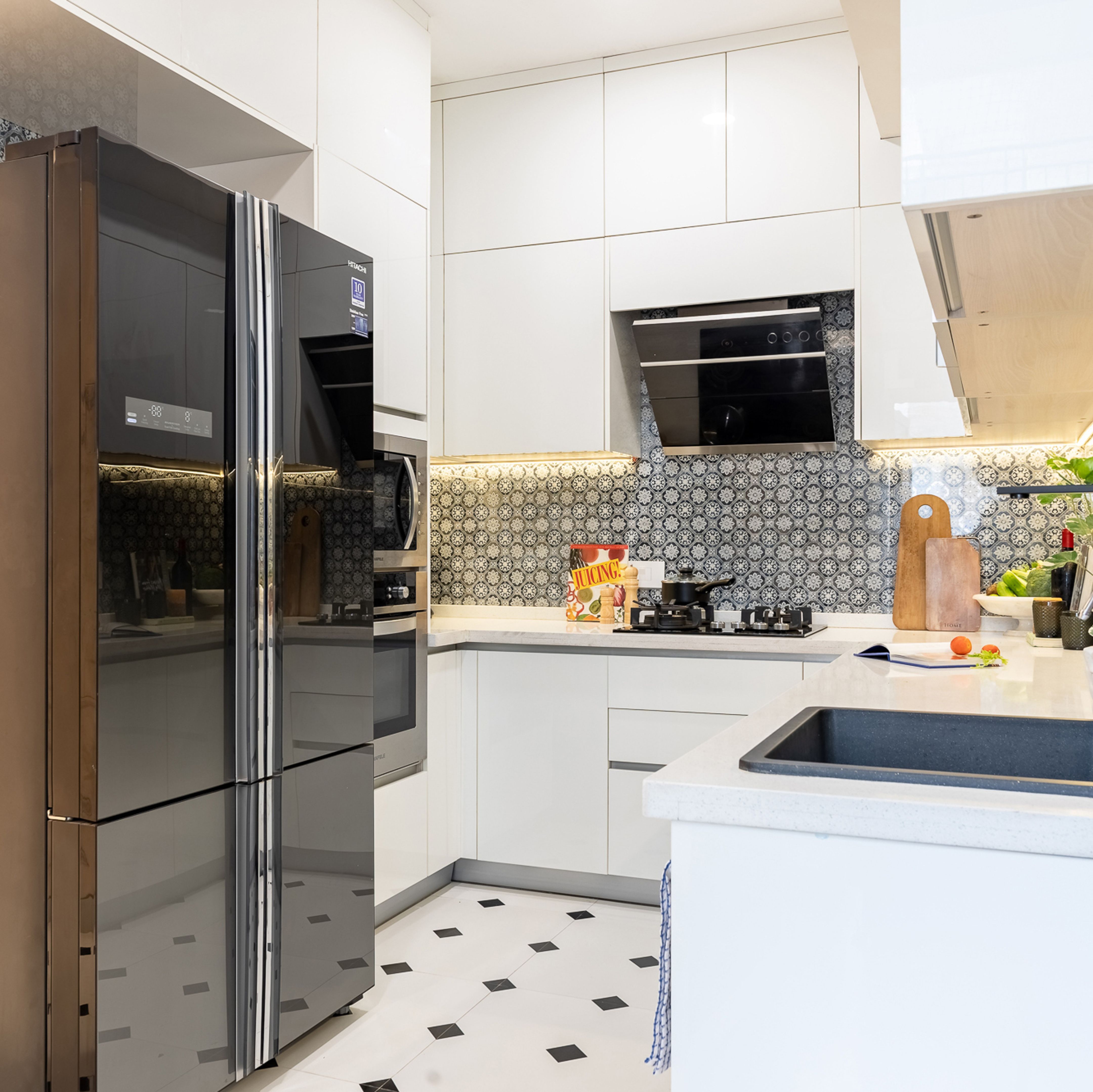 Contemporary U-Shaped Kitchen Design with Frosty White Cabinets - 8x6 ...
