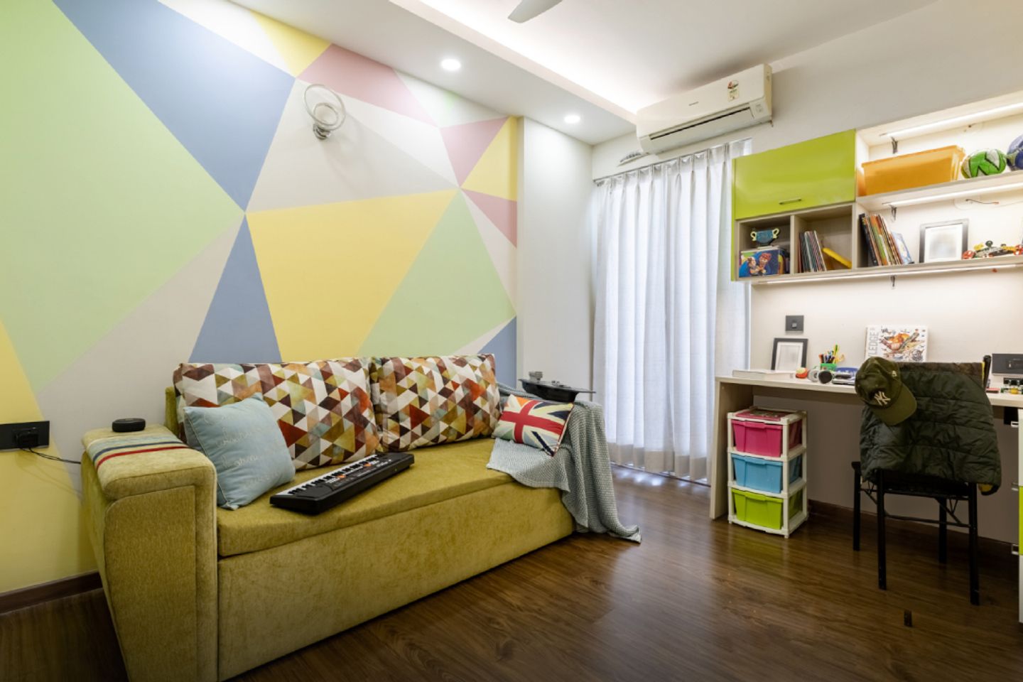 10x11 Boys Room Design With Abstract Wallpaper - Livspace