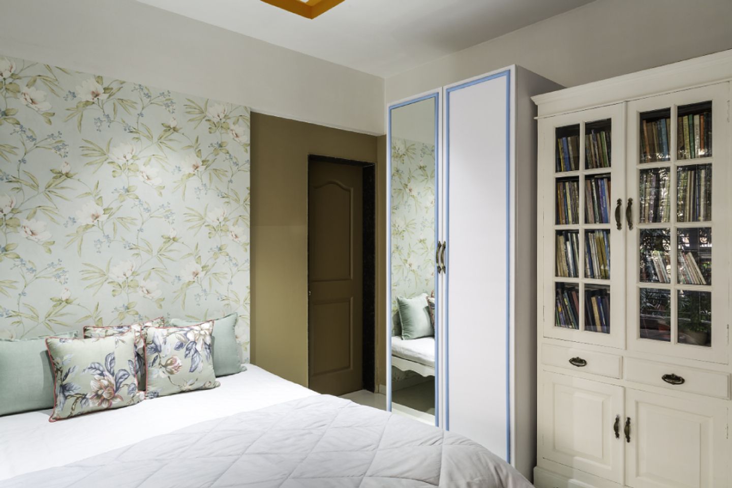 13x12 Ft Kids Room Design With Floral Wallpaper - Livspace