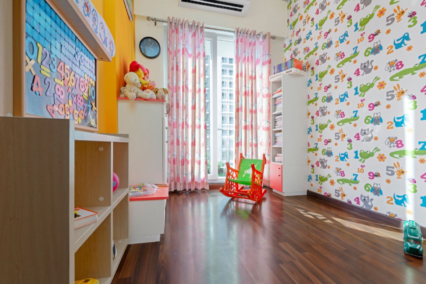 Modern Multicoloured Kids Room Design With Animal Motif Wallpaper