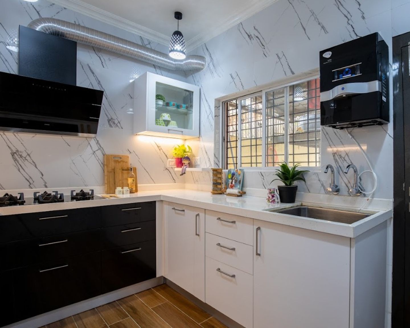 Minimalist Kitchen Tile Design With Marbled Texture | Livspace