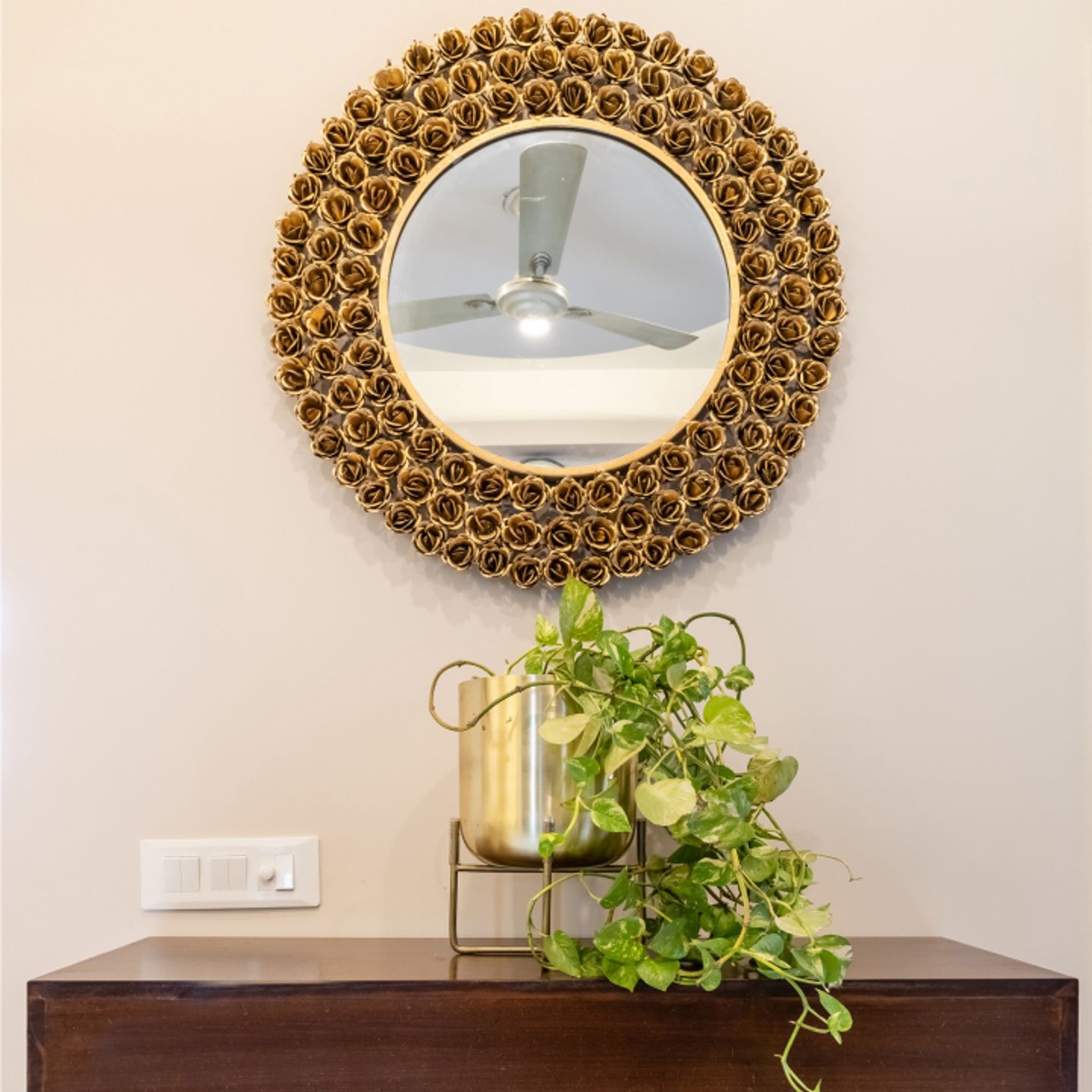 Durable Light Beige Wall Paint Design With a Mirror - Livspace