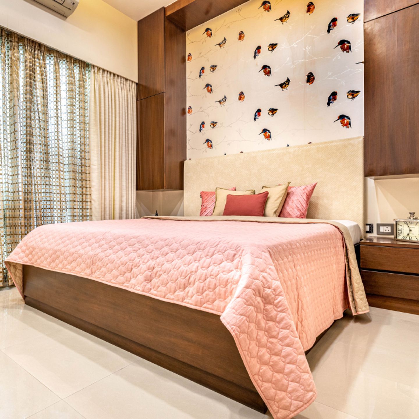 Kingfisher-Inspired Wallpaper Design For The Bedroom - Livspace