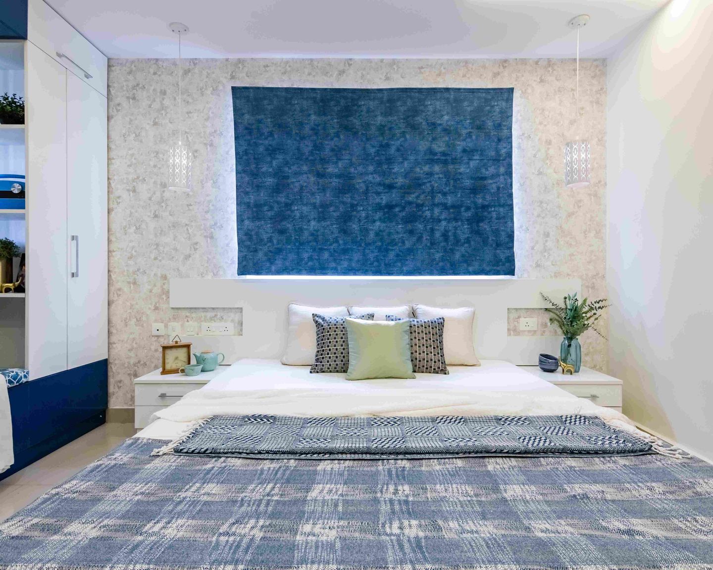 Grey Textured Wallpaper For Bedrooms - Livspace