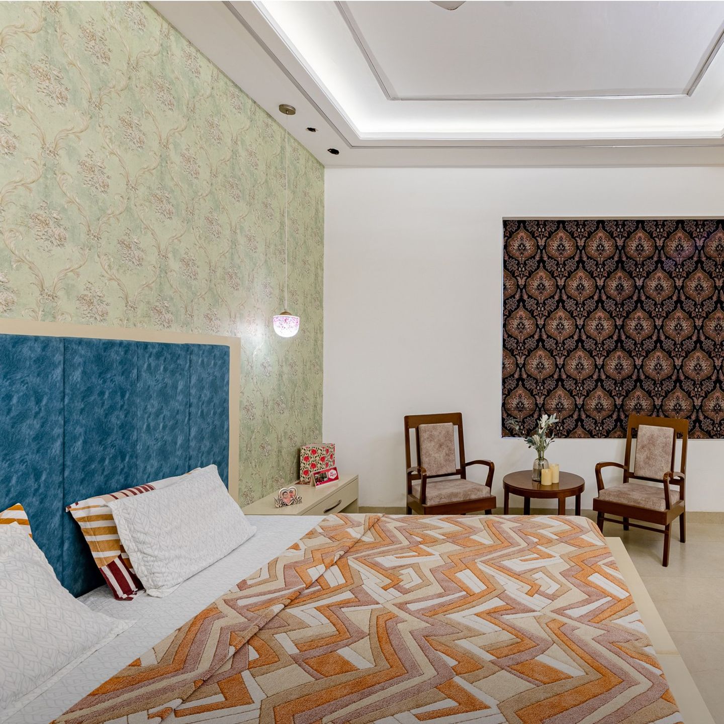 Modern Green Bedroom Wallpaper - Livspace