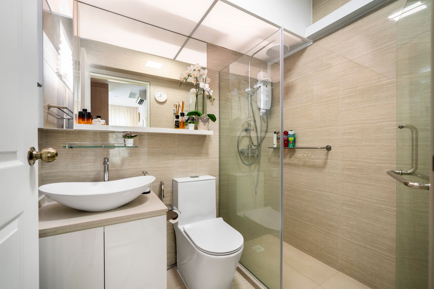 Compact Bathroom With A Contemporary Design - Livspace