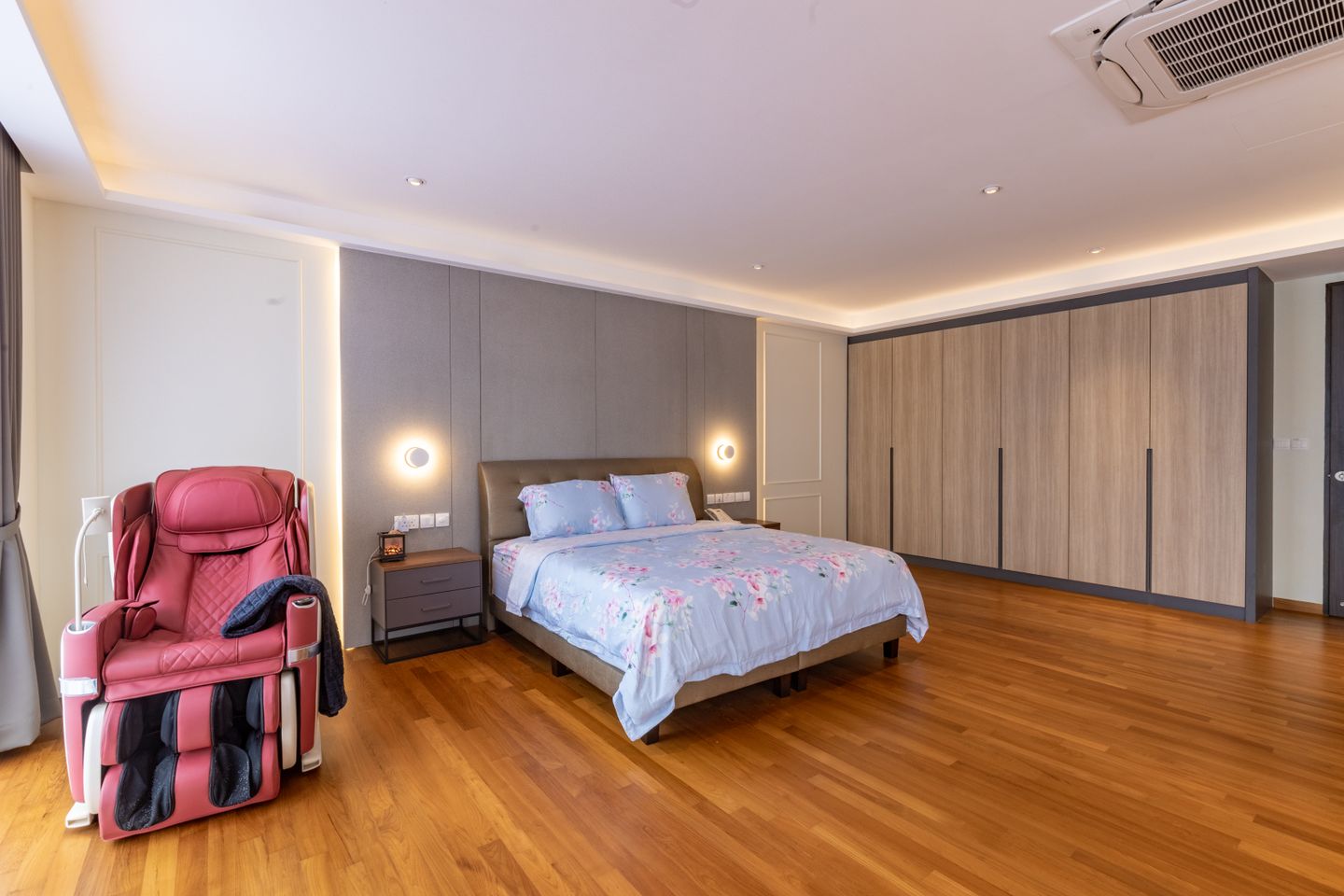 Spacious Contemporary Design For Bedrooms - Livspace