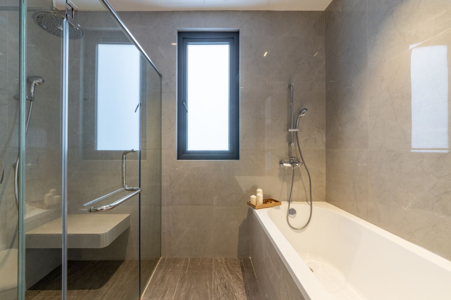 Contemporary Bathroom Design With Glossy Tiling - Livspace