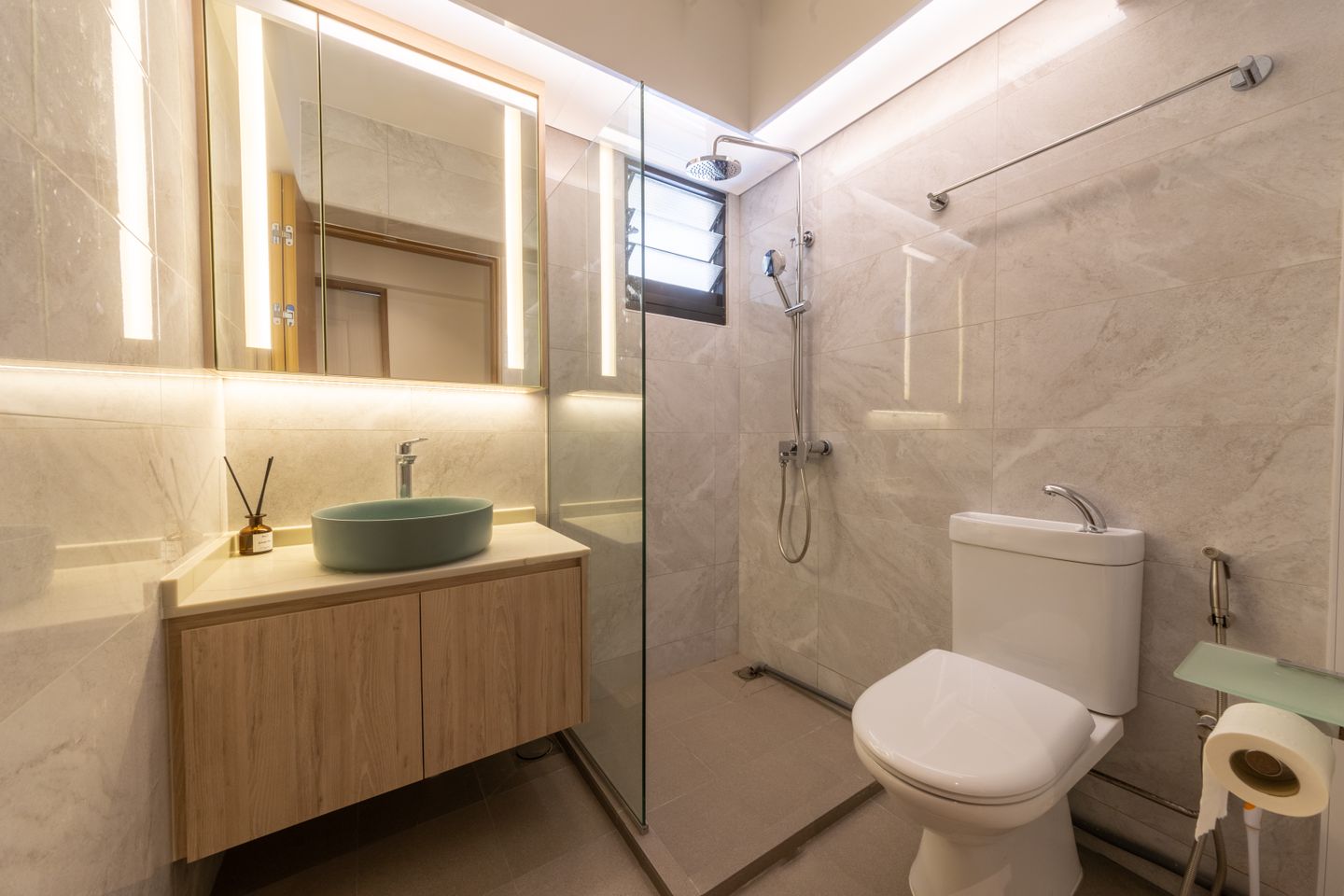Minimalist Interior Design For Small Bathrooms - Livsapce