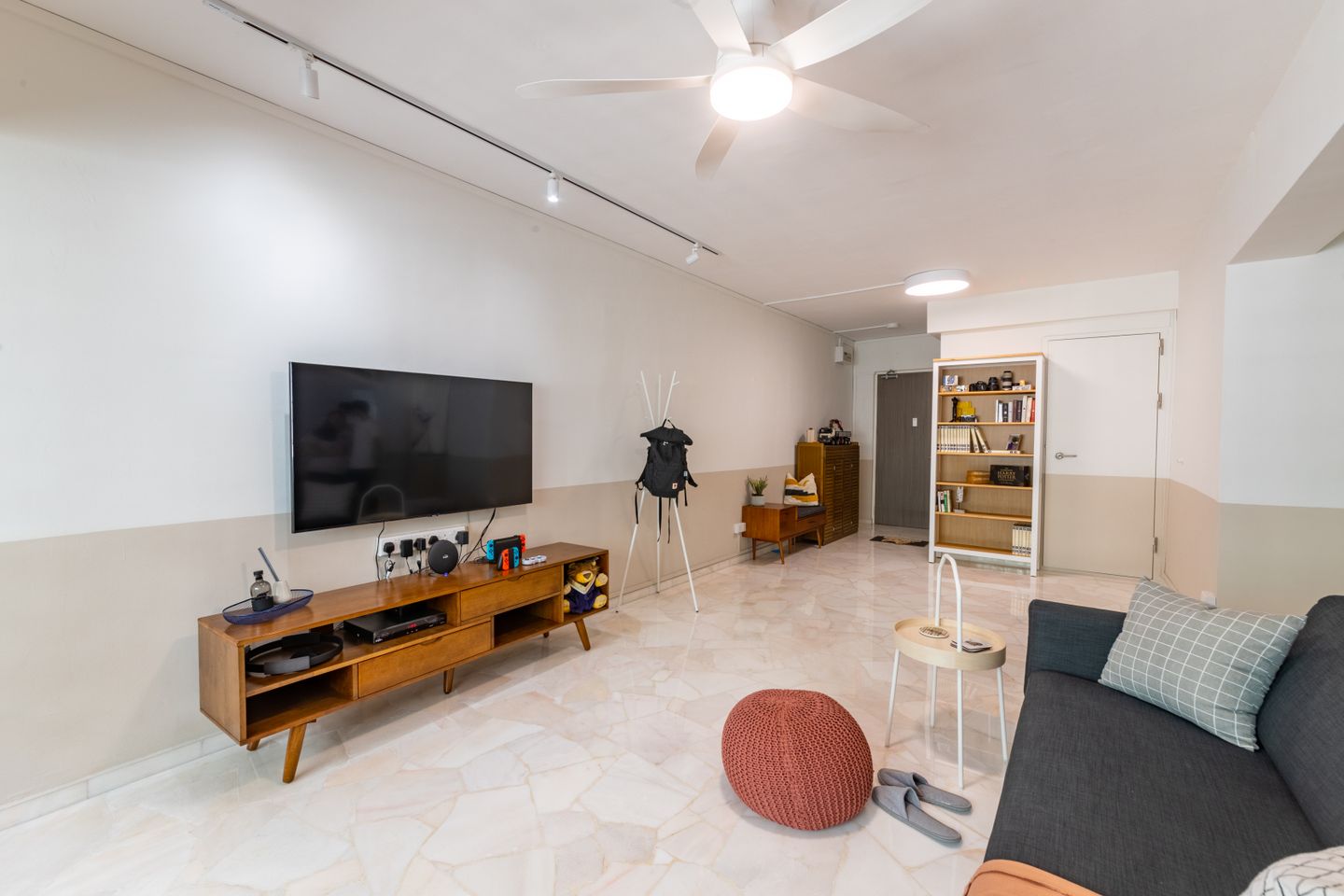 Spacious Living Room With Minimalist Interior Design - Livspace