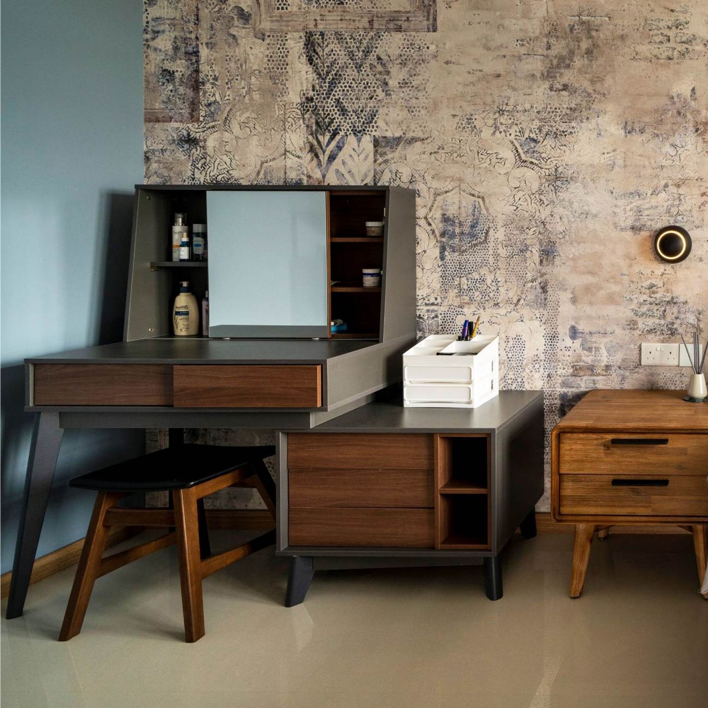Modern Sandy Brown Flooring Design