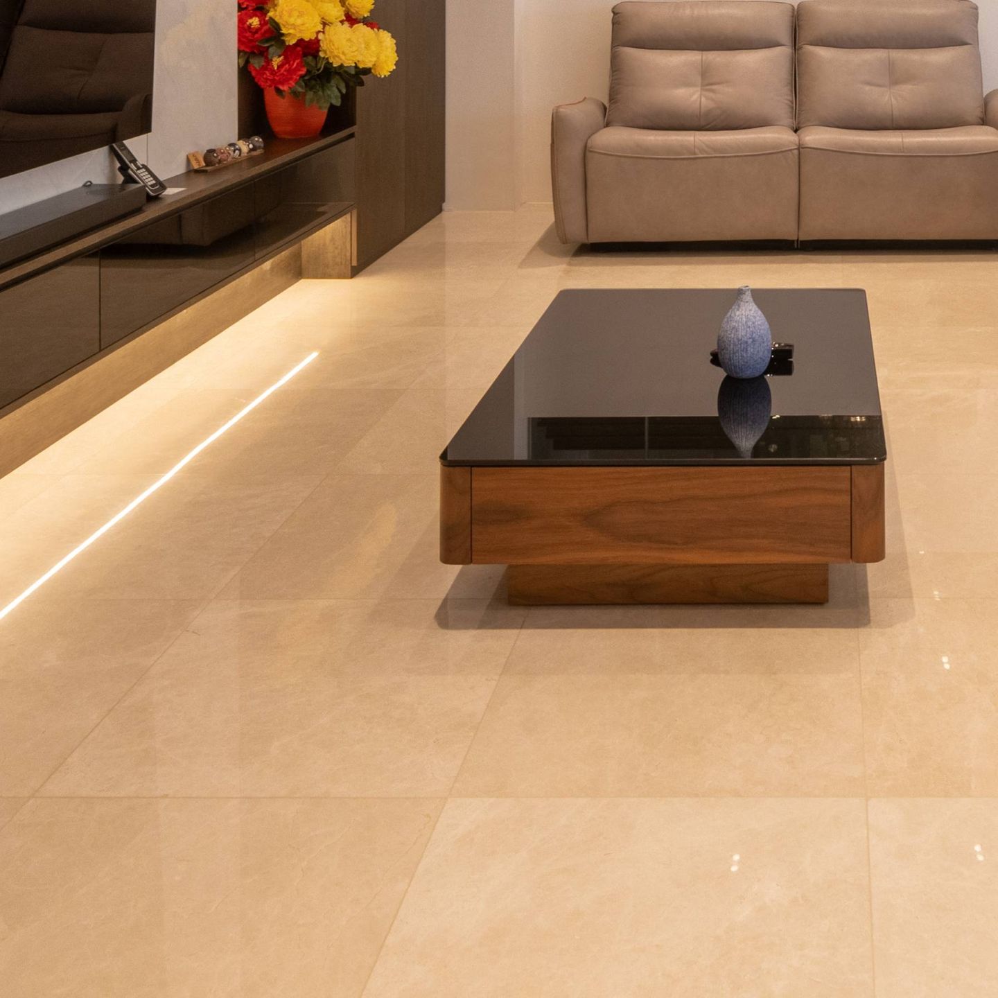 600x600 mm Modern Beige Square Tile Flooring - Livspace