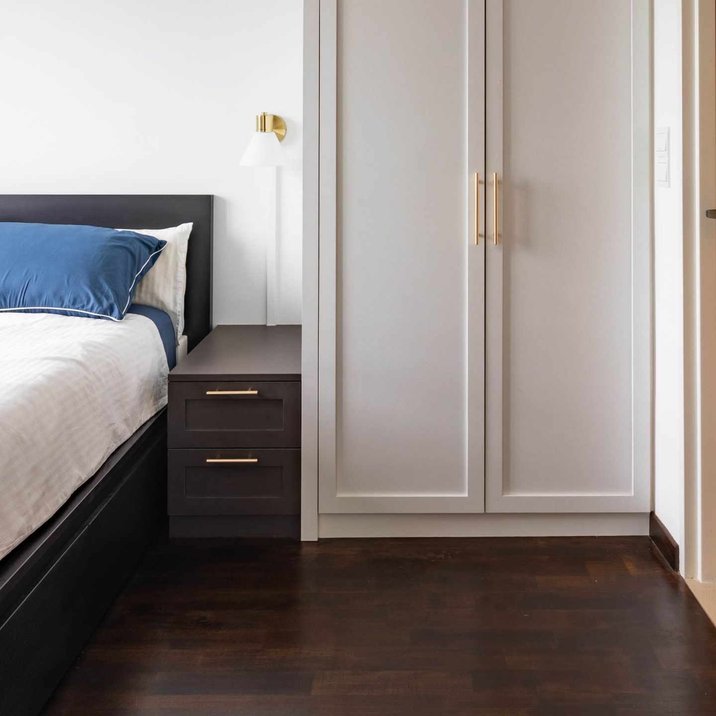 Wooden Laminate Flooring For Bedrooms - Livspace