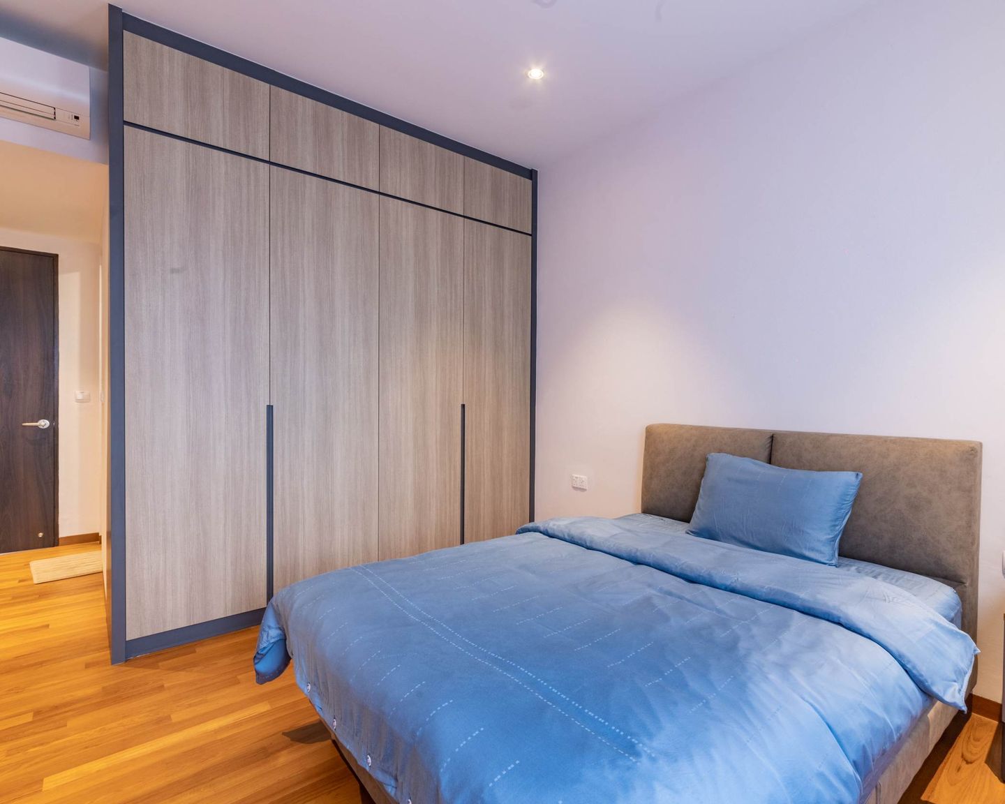 Modern Laminate Design For Bedroom Storage - Livspace