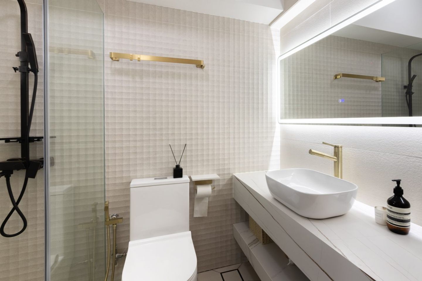 Earthy-Toned Contemporary Interior Design For Bathrooms