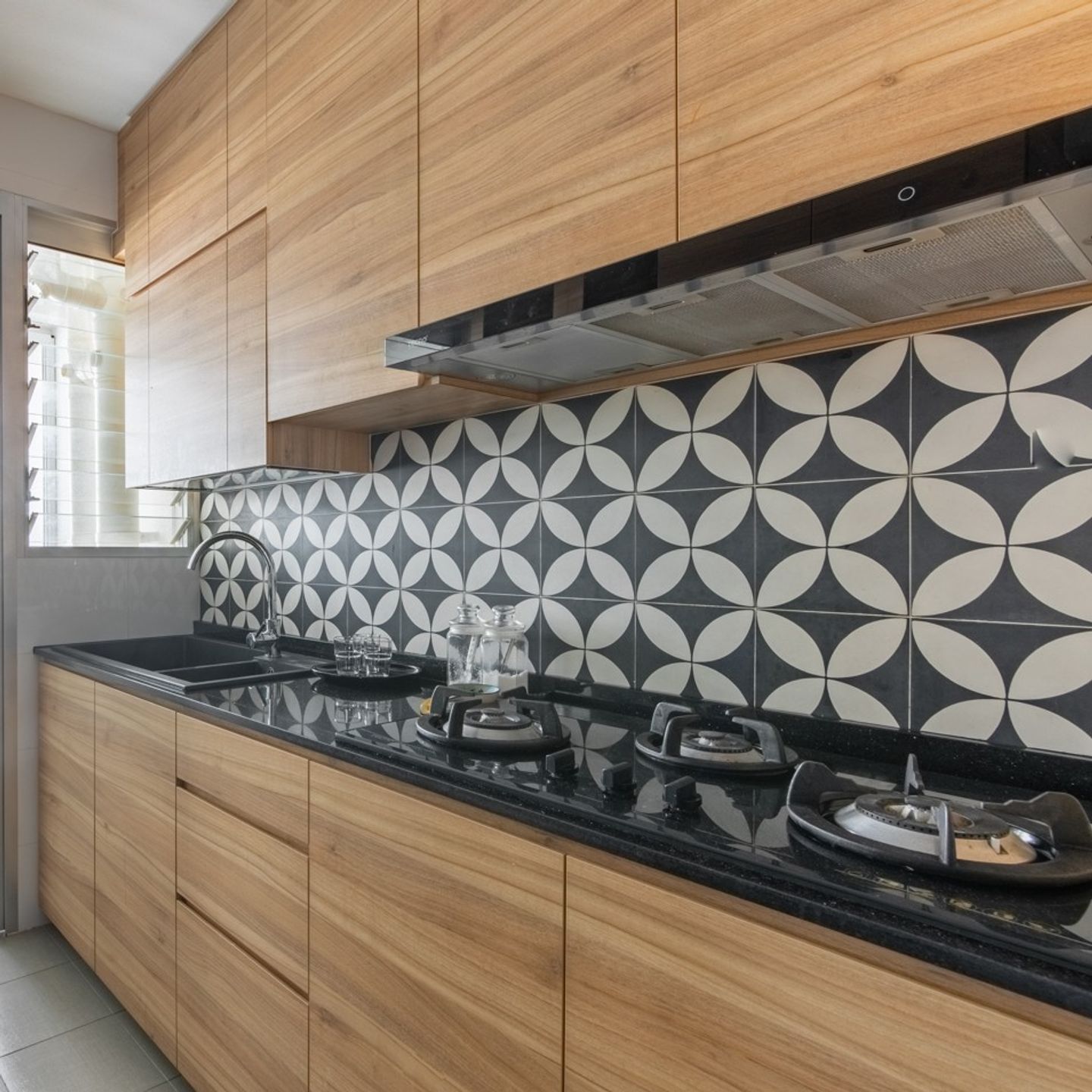 Contemporary Black And White Patterned Kitchen Tiles Design