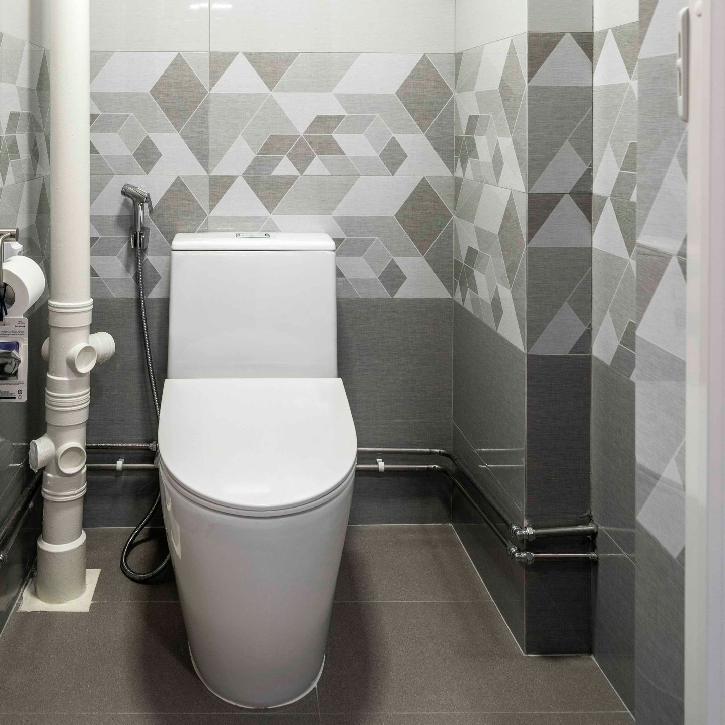 Grey And White Bathroom Tiles - Livspace