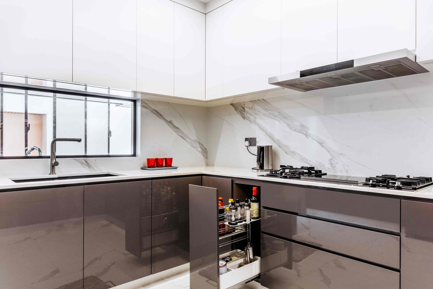 Contemporary Glossy White Ceramic Tiles Design