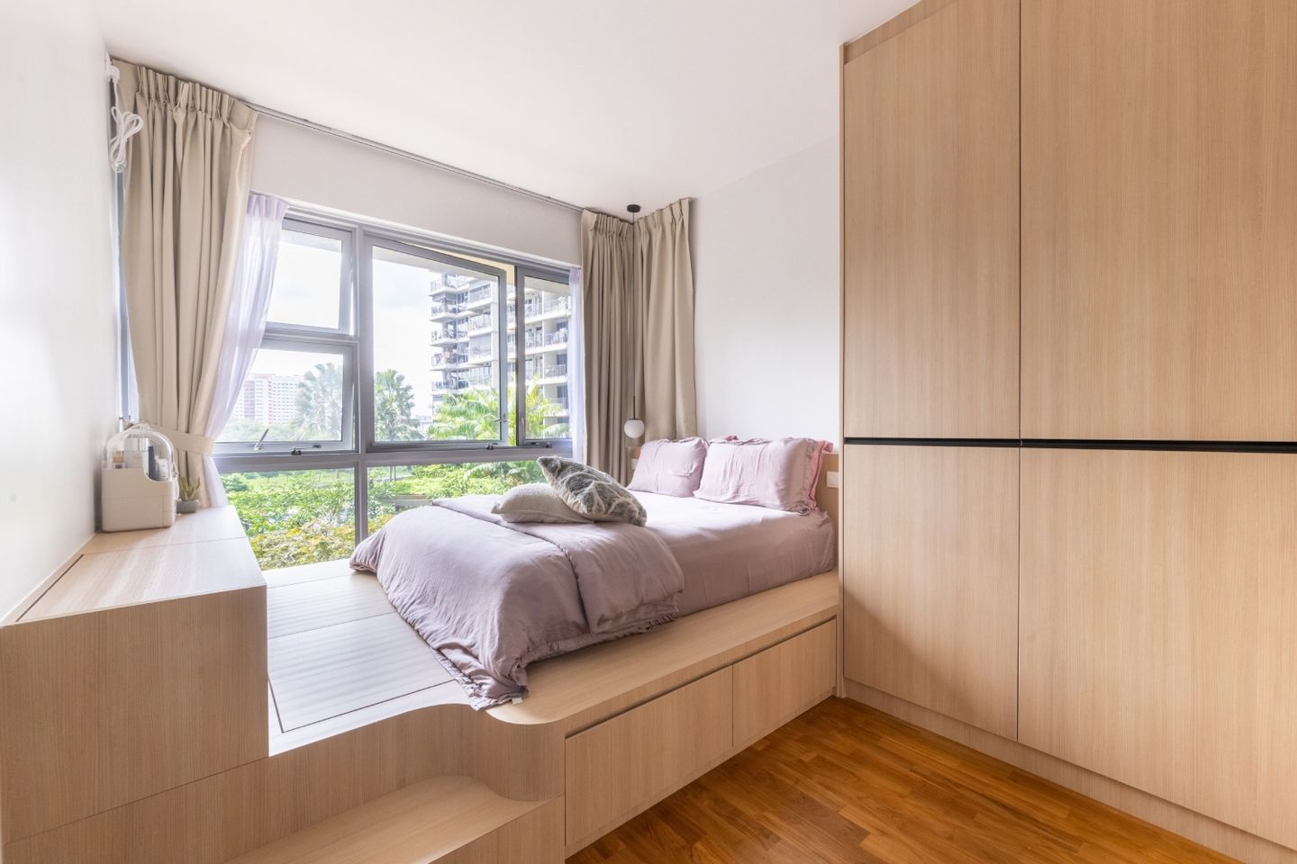 Wooden Bedroom Design With Sliding Wardrobe - Livspace