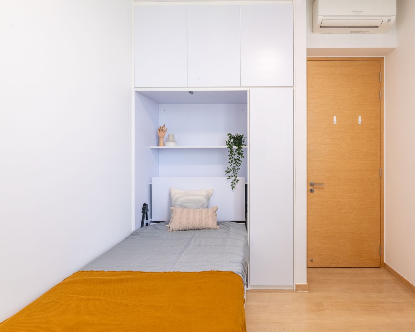 Kid's Room With Single-Door Wardobe - Livspace