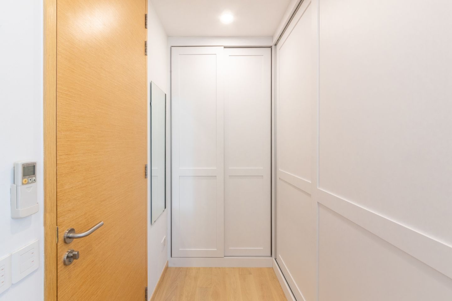Classical 4-Door White Wardrobe Design
