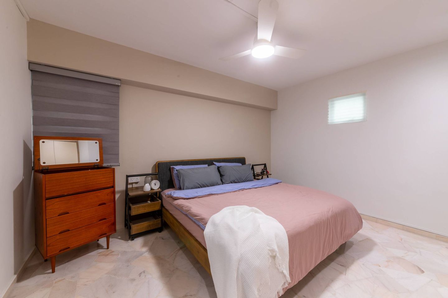 Minimal Master Bedroom Design - Livspace