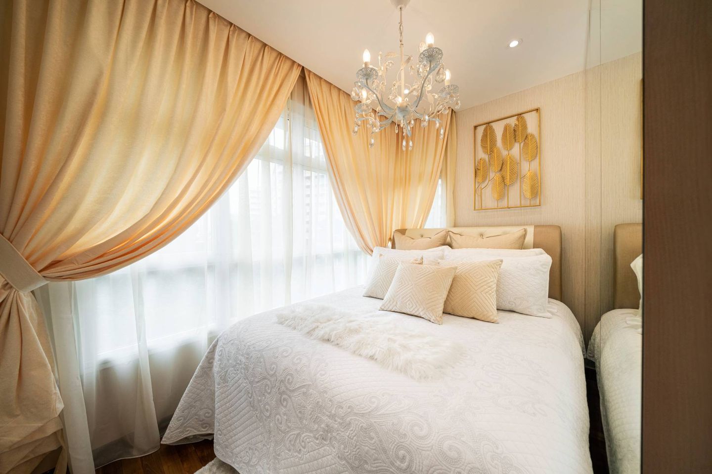 Classic Bedroom Design With Spot Lights - Livspace
