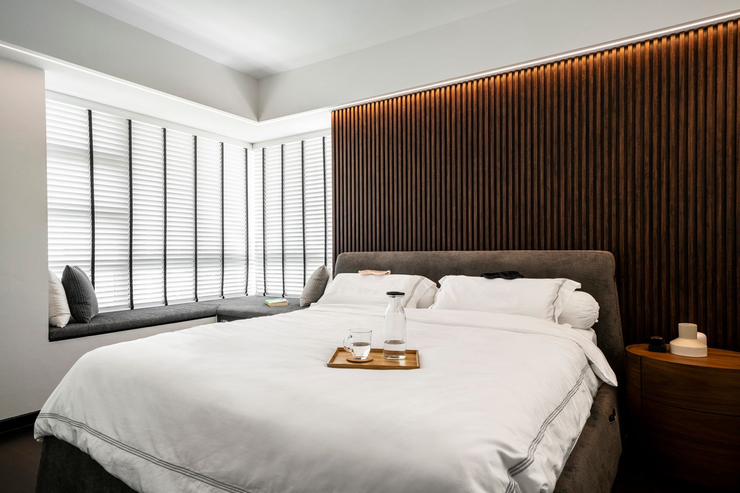 Small Bedroom Design With Natural Lighting - Livspace