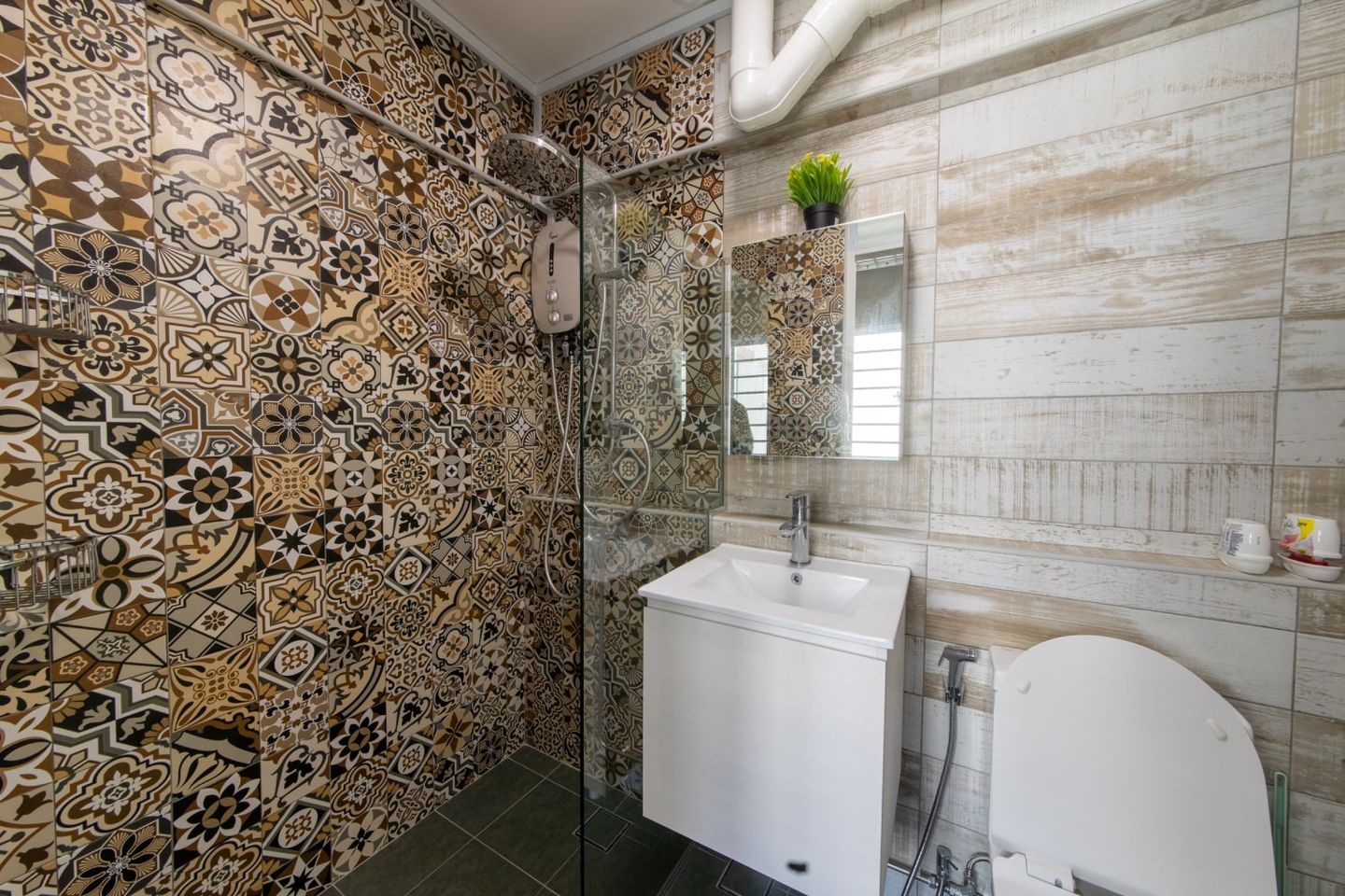 Modern Bathroom Design With Patterned Wall Tiles