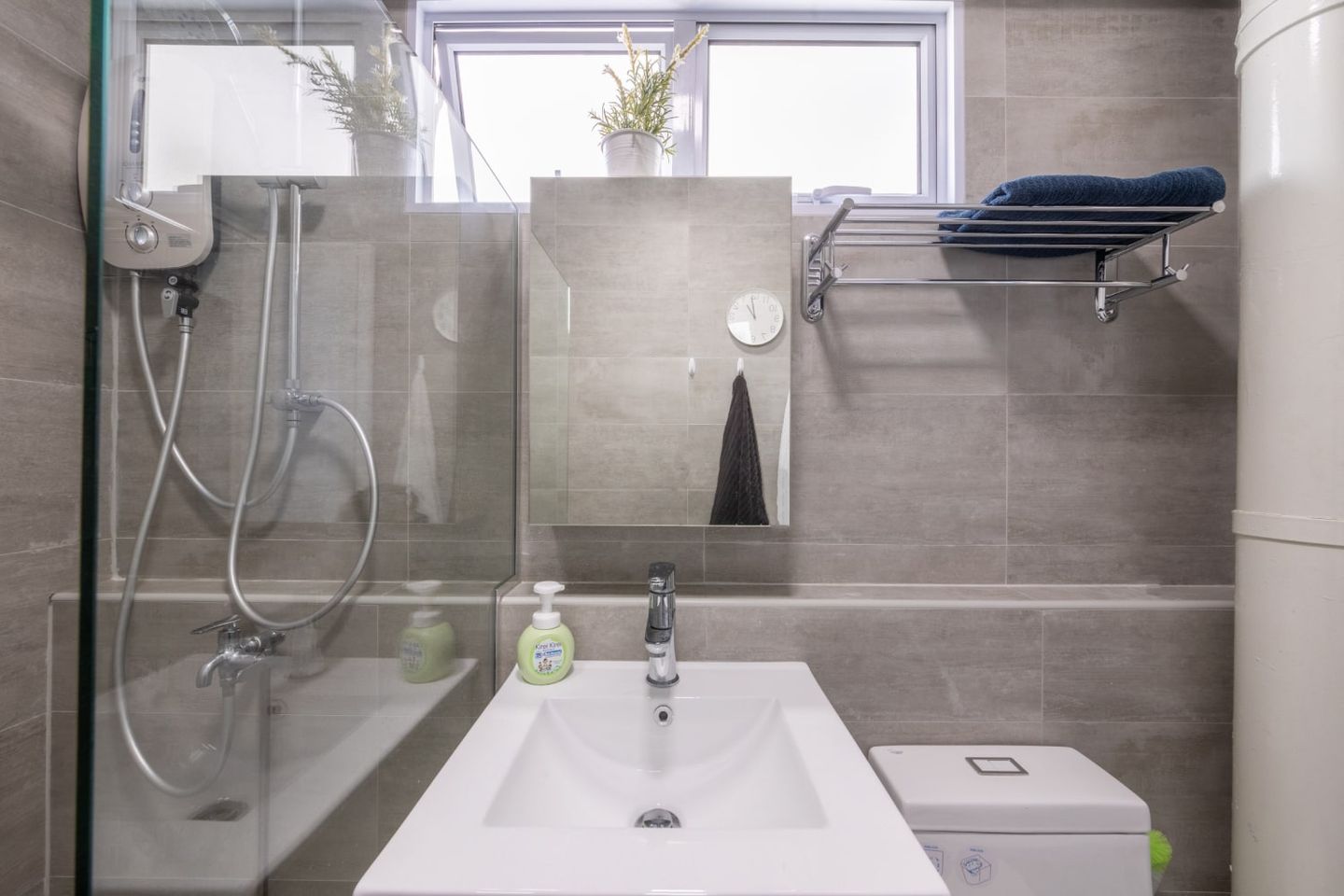 White And Grey Modern Bathroom Interior Design