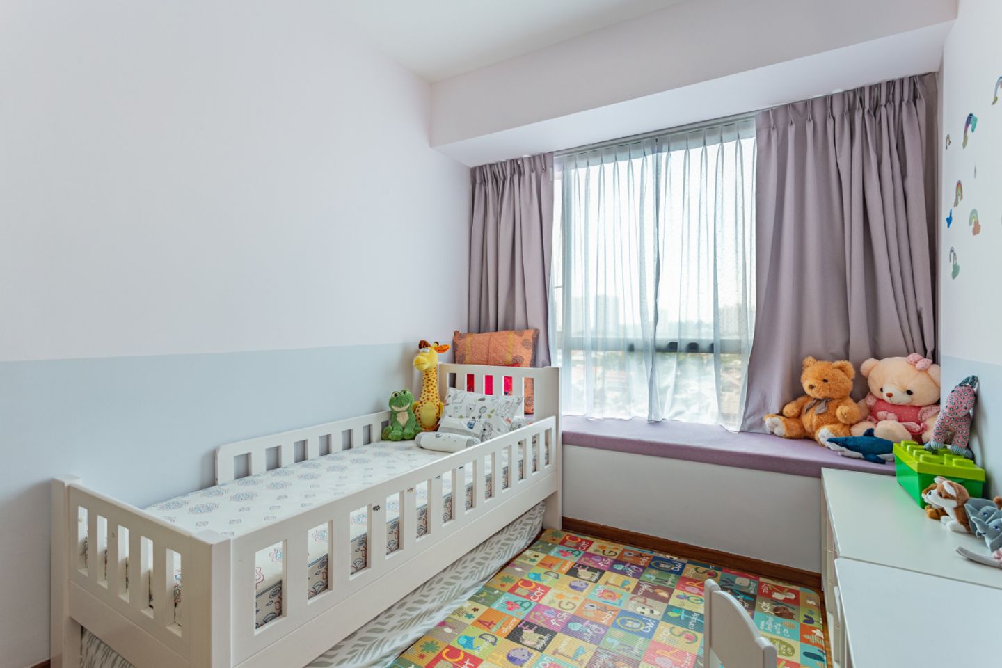 Blue And White Kid's Room - Livspace