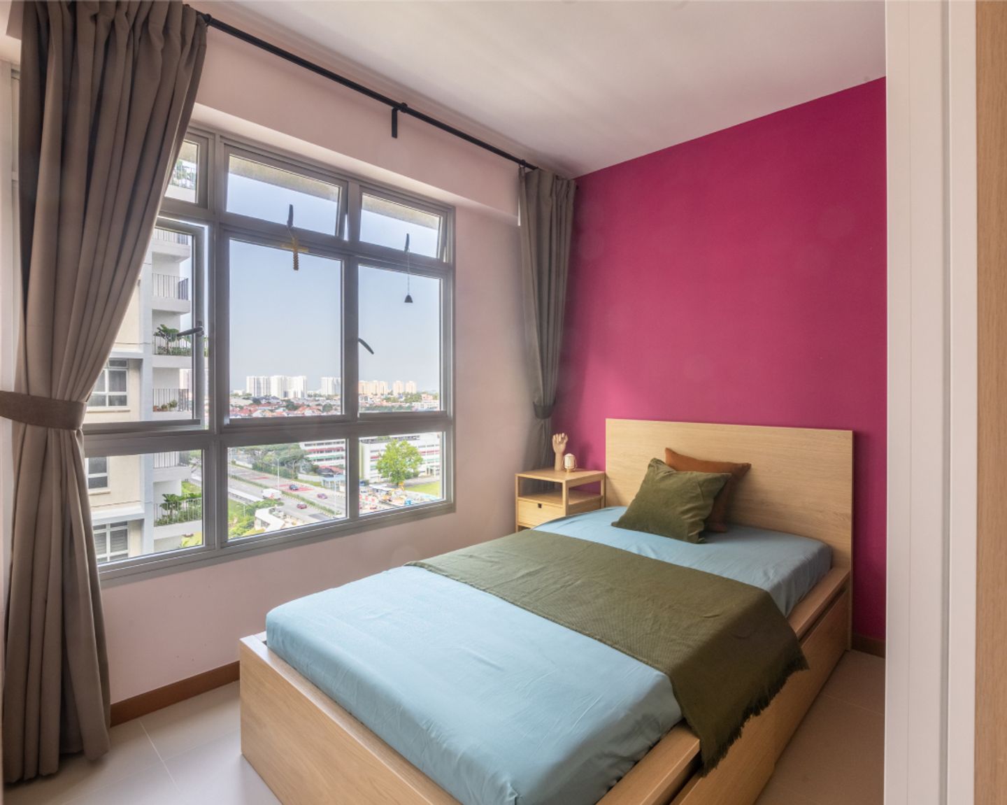 Kid's Room With Pink Room - Livspace