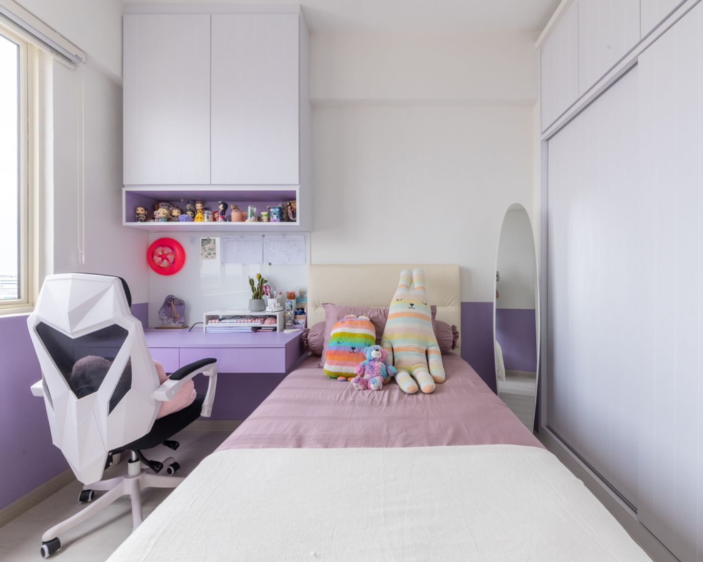 Purple & White Kid's Room - Livspace