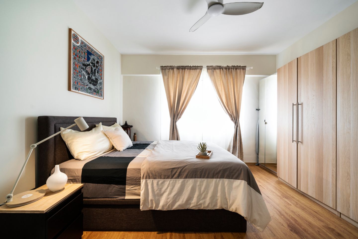 Minimal Master Bedroom Design With Ambient Lights