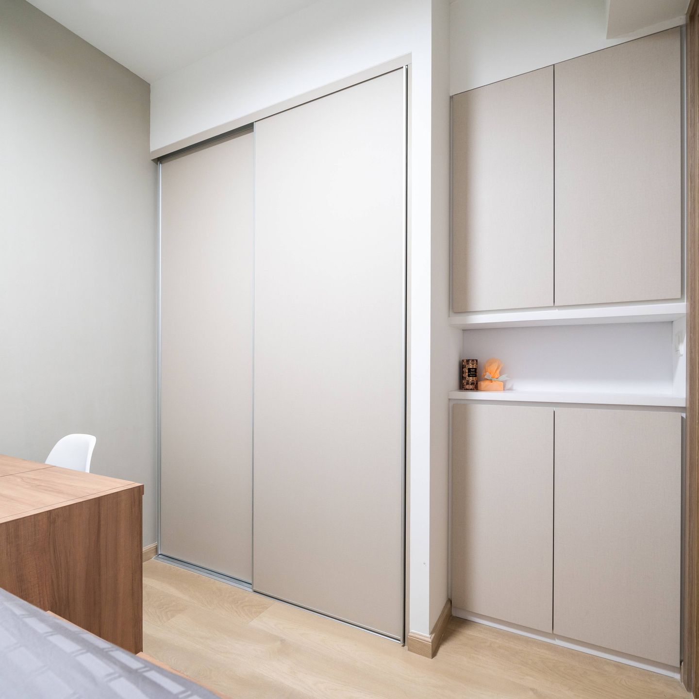 Pale Grey Scratch-Resistant Bedroom Wardrobe - Livspace