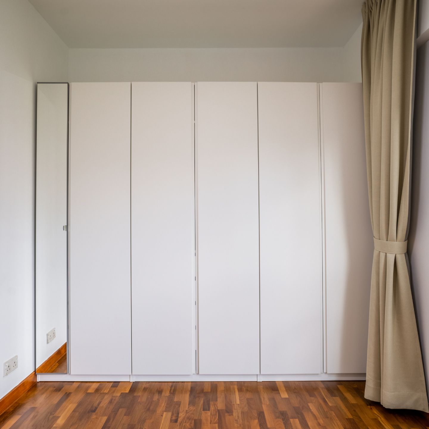 6-Door White Wardrobe - Livspace