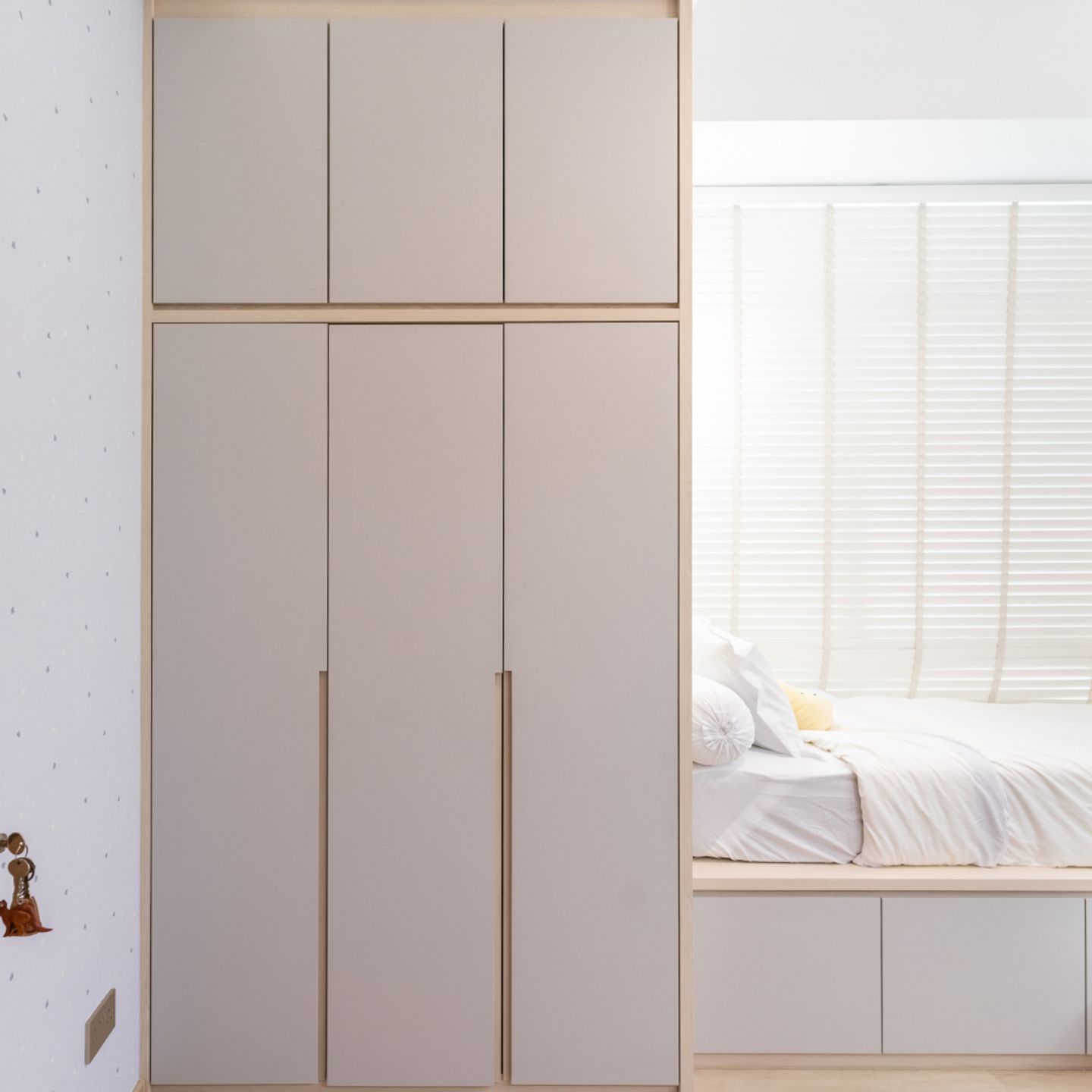 3-Door Bedroom Wardrobe Design - Livspace