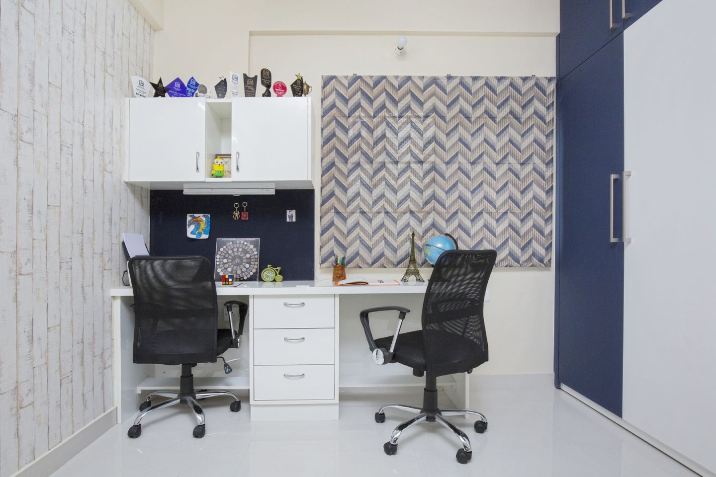 10X10 Frosty White Modern Home Office Design - Livspace