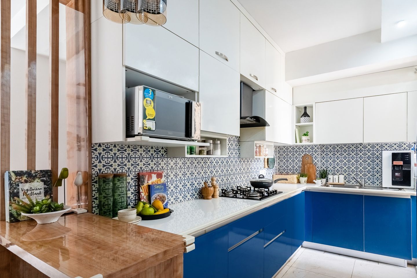 12x10 Ft Kingfisher Blue and Frosty White U-Shaped Modern Kitchen