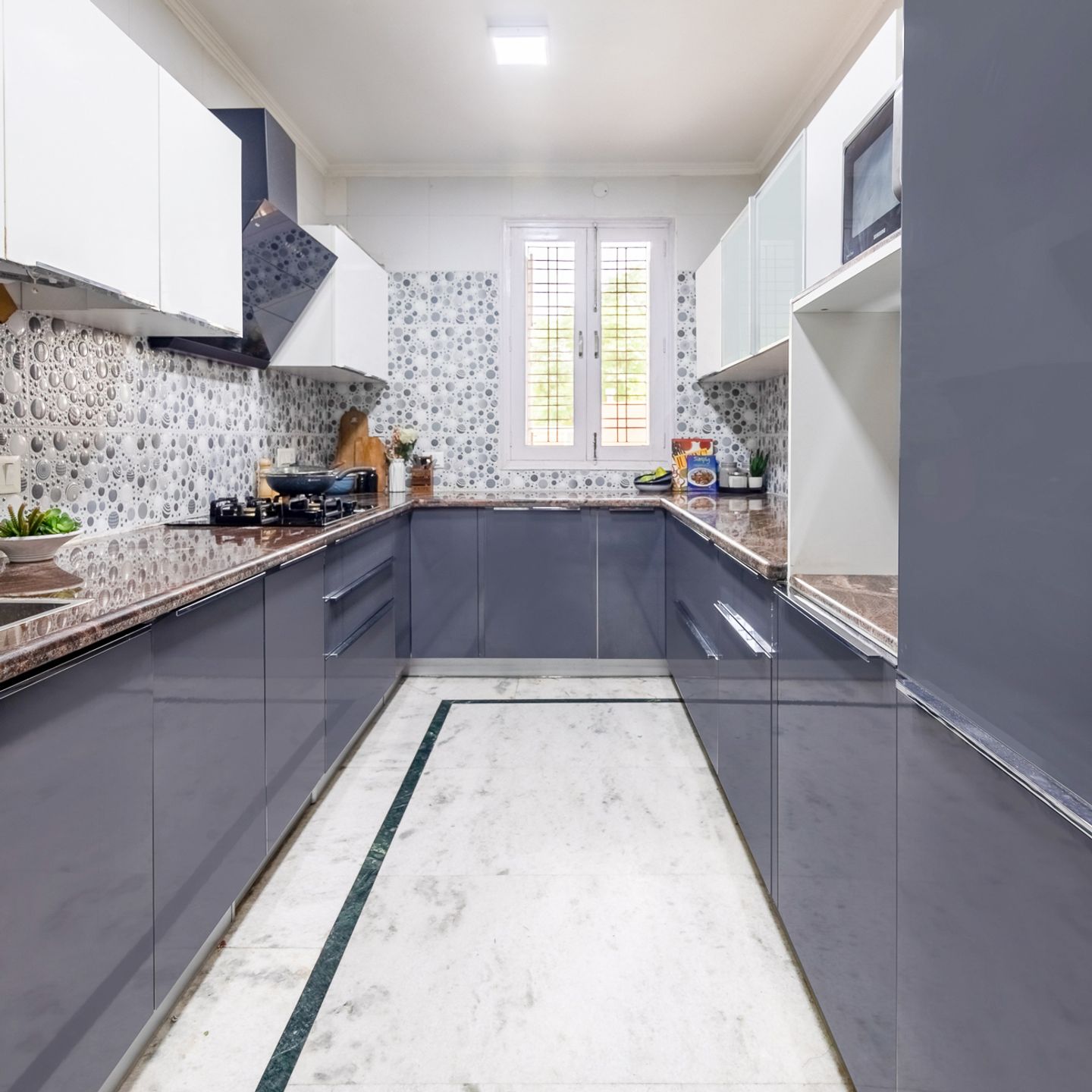 7x10 Ft Grey and Frosty White U-Shaped Modern Kitchen - Livspace